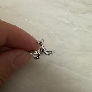 Elegant Silver Cat Ring